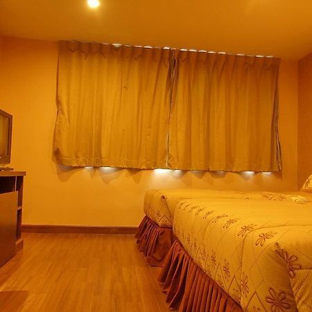 499 Hotel Ratchadapisek Bangkok Ngoại thất bức ảnh