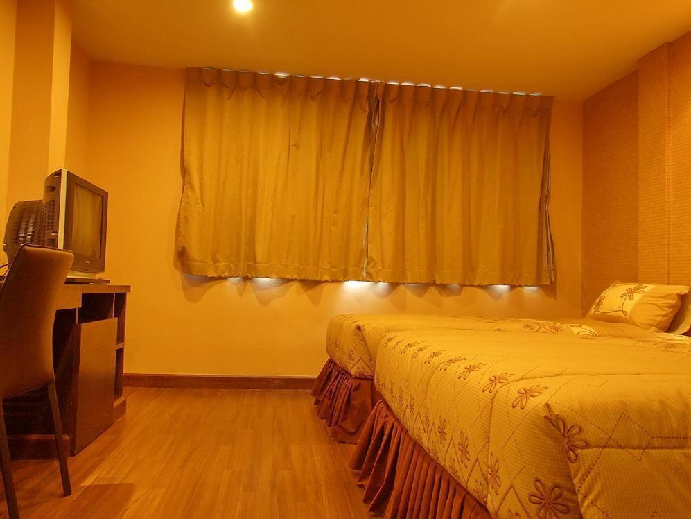 499 Hotel Ratchadapisek Bangkok Ngoại thất bức ảnh